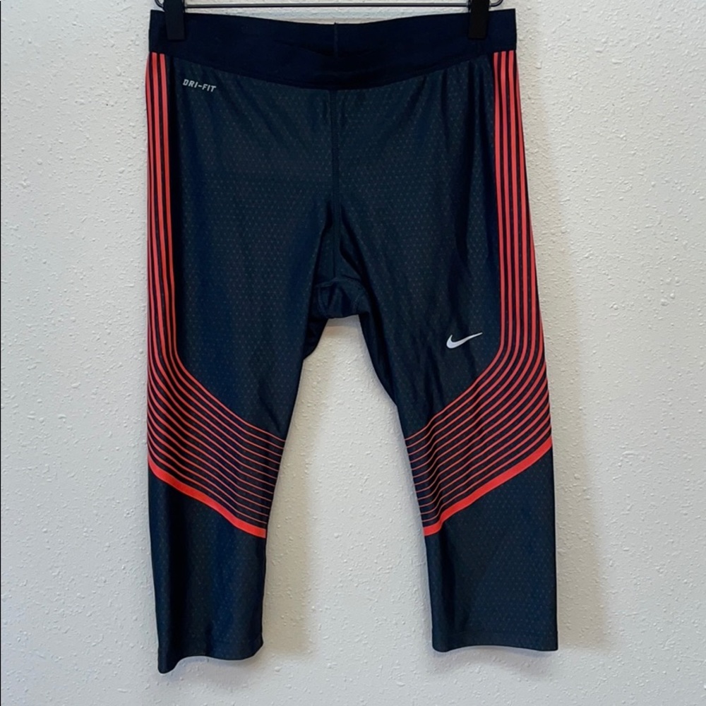 NIKE Dri-Fit Women’s Capri Leggings